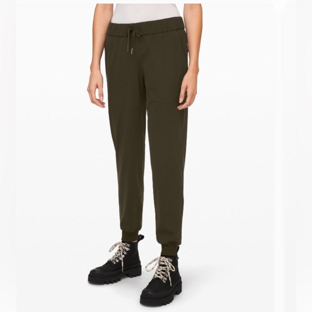Lululemon On the Fly Jogger *Luxtreme Dark Olive Green 28” size 4